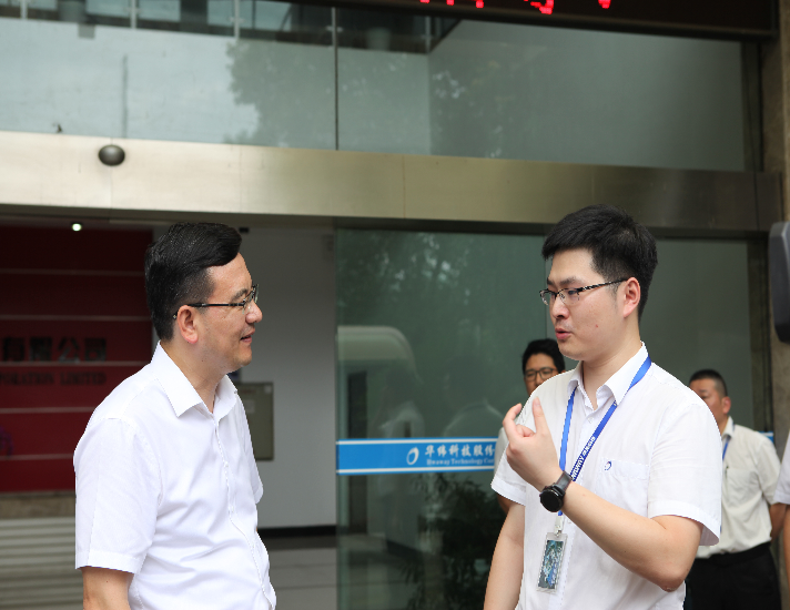 绍兴市市长盛阅春、诸暨市市委书记徐良平、诸暨市市长王芬祥一行莅临华纬科技参观调研(图6)
