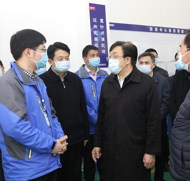 省委常委、常务副省长冯飞一行莅临华纬科技参观调研(图2)