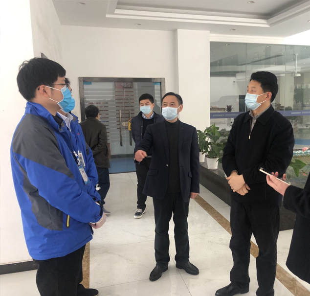省委常委、常务副省长冯飞一行莅临华纬科技参观调研(图4)