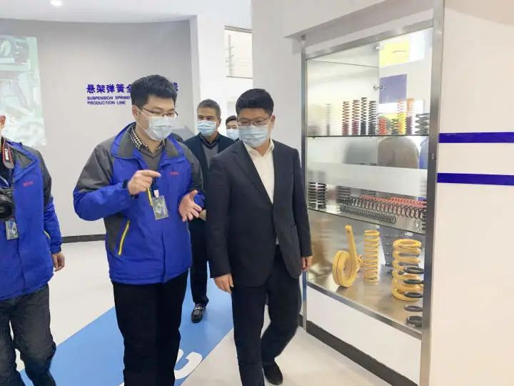 绍兴市委常委、诸暨市委书记一行到华纬科技走访慰问(图2)