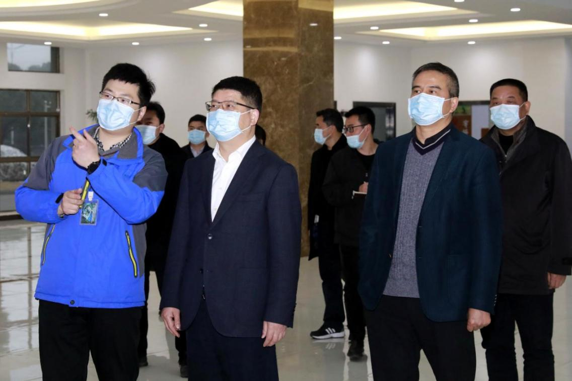 绍兴市委常委、诸暨市委书记一行到华纬科技走访慰问(图1) 绍兴市委常委、诸暨市委书记一行到华纬科技走访慰问(图1)