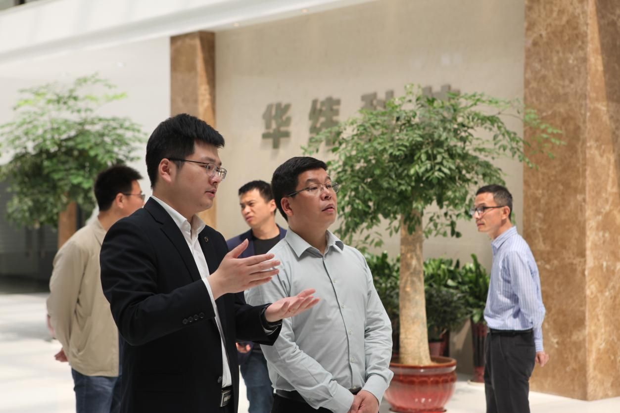 诸暨市政府党组成员、副市长董光辉来我司走访调研(图3)